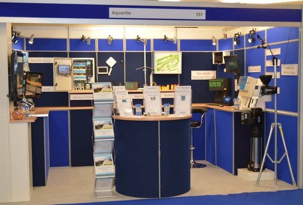 Aquarille Baseline Panel and Pole Exhibition Stand